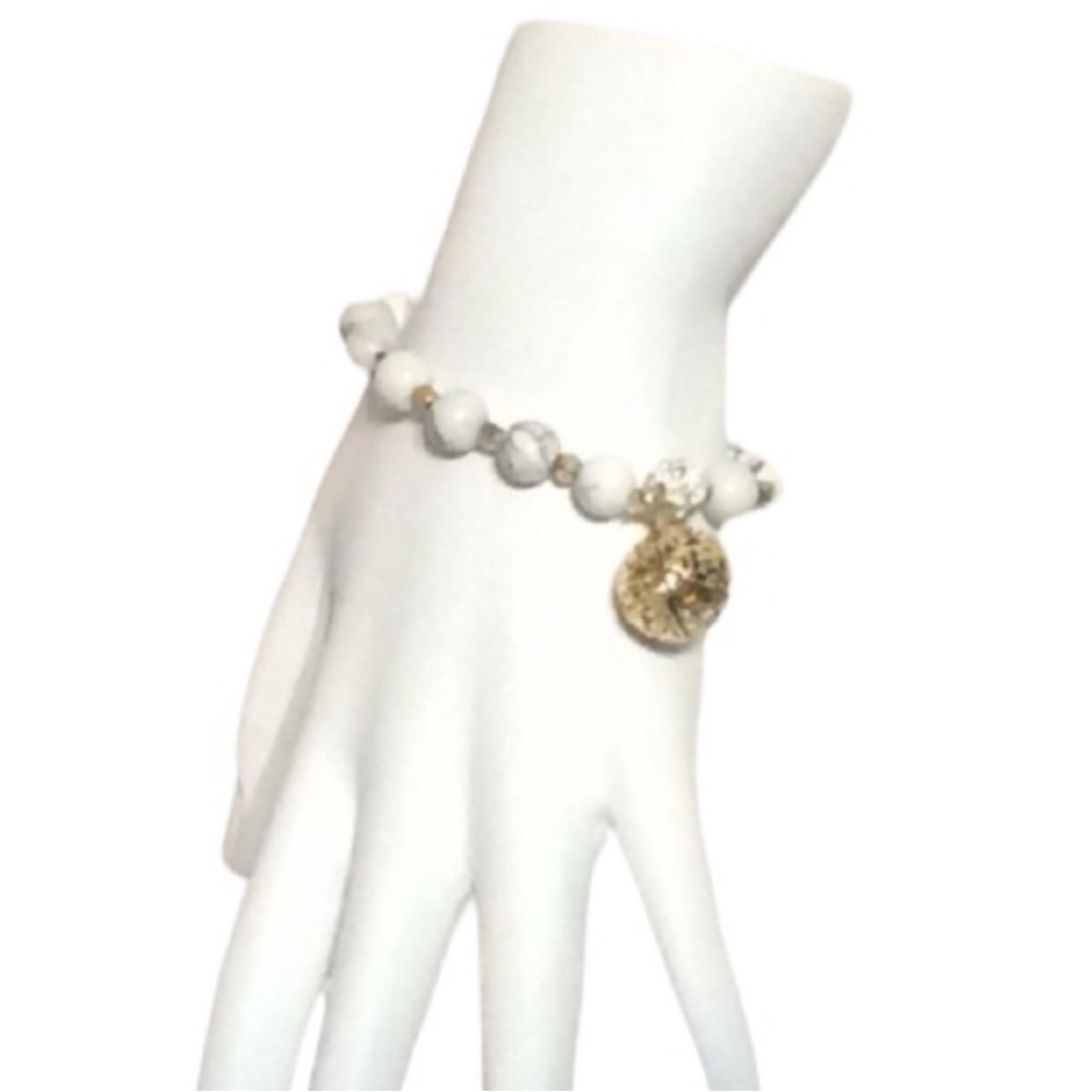 UNBRANDED White Bead ESSENTIAL OIL Stretch BRACELET With Black LAVA Ball